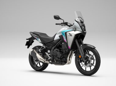 26YM_NX500_E-Clutch_Studio_NH-B61P_PearlHorizonWhite_RFQ