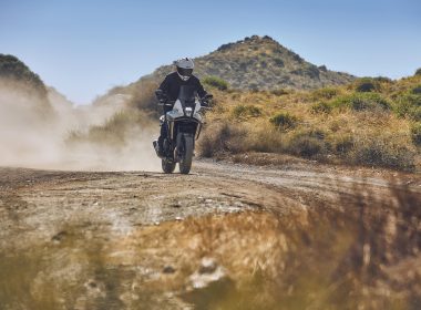 26YM_NX500_Location_Action_02_0202-min