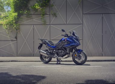 82751_25YM_NT1100_Location_Pearl_Blue_Static_0206_ORIGINAL-min