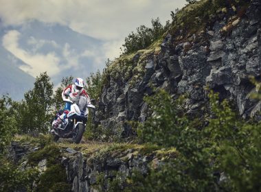 93590_26YM_XADV_SE_Location_Action_04_0258_ORIGINAL-min