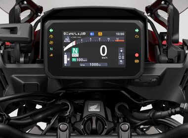 96981_26YM_CB1000GT_Studio_R380_GrandPrixRed_ED_Detail_Meter_2952_AdditionalFile (1)-min