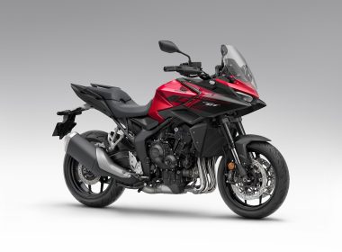 97009_26YM_CB1000GT_Studio_WithOutPannier_R380_GrandPrixRed_RFQ_2924_AdditionalFile-min