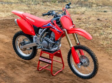 22YM_CRF150R_EXTREME_RED_LOCATION_00134