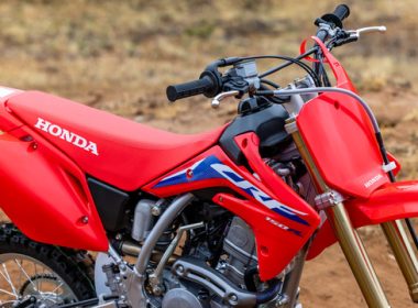 22YM_CRF150R_EXTREME_RED_LOCATION_00142