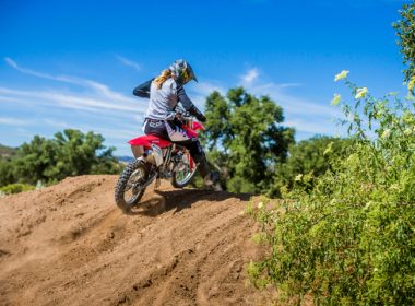 22YM_CRF150R_EXTREME_RED_LOCATION_9281